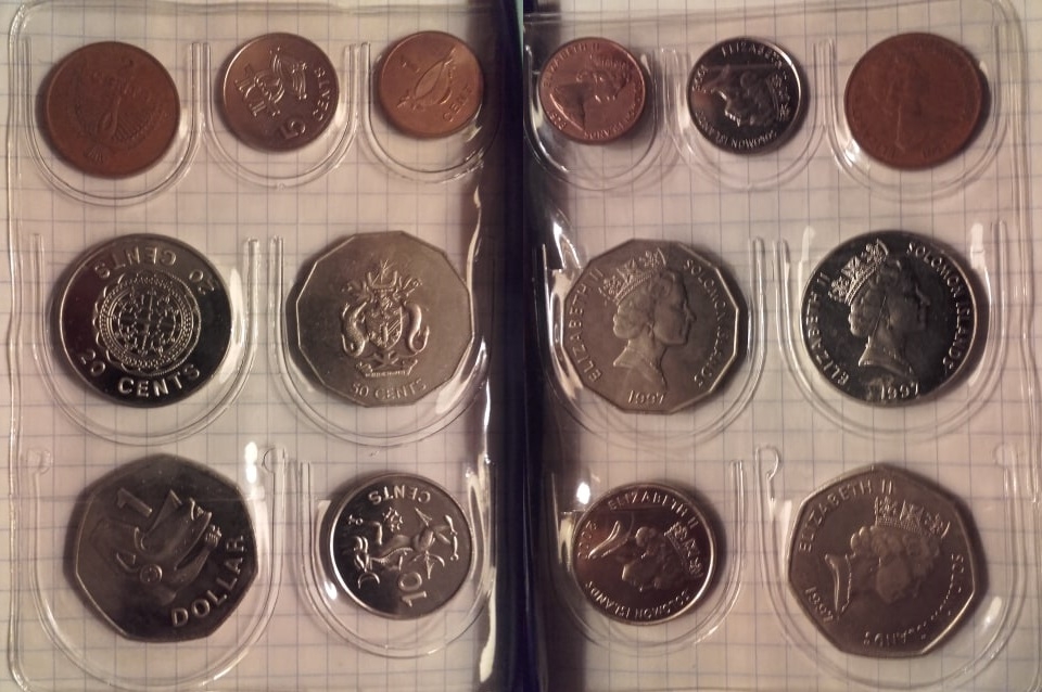 Set 7 coins  (in Central Bank booklet)  